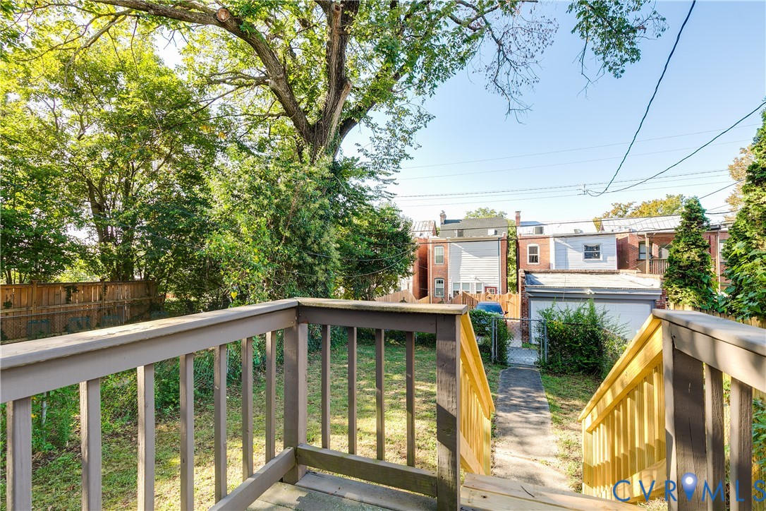 2323 Rosewood Ave