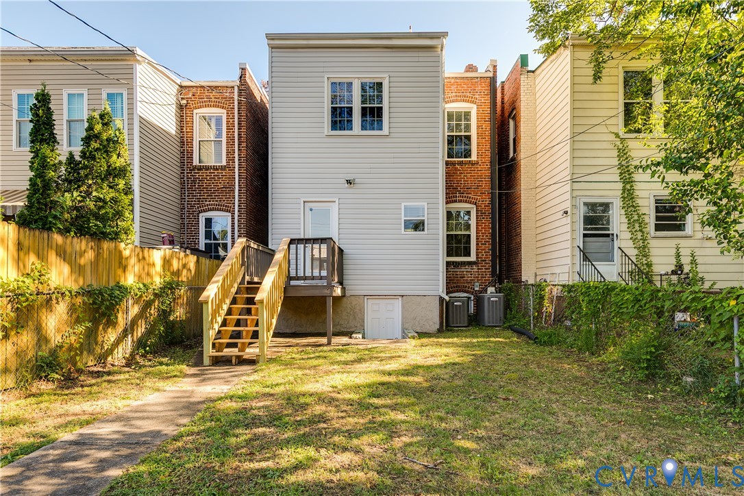 2323 Rosewood Ave