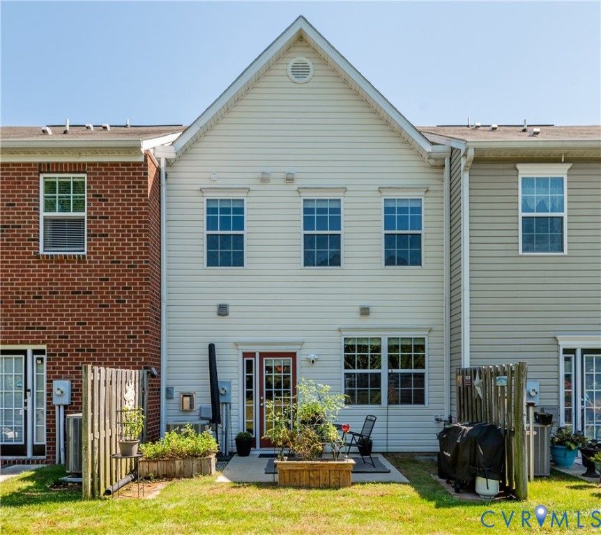 7357 Jackson Arch Dr