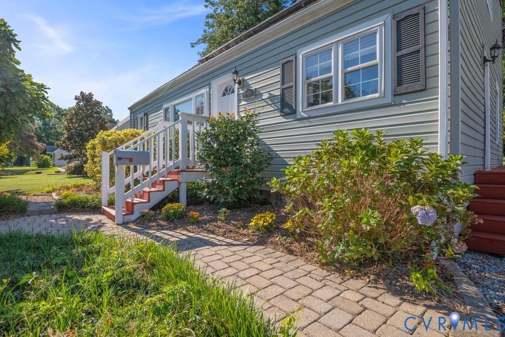 4909 Regent Rd