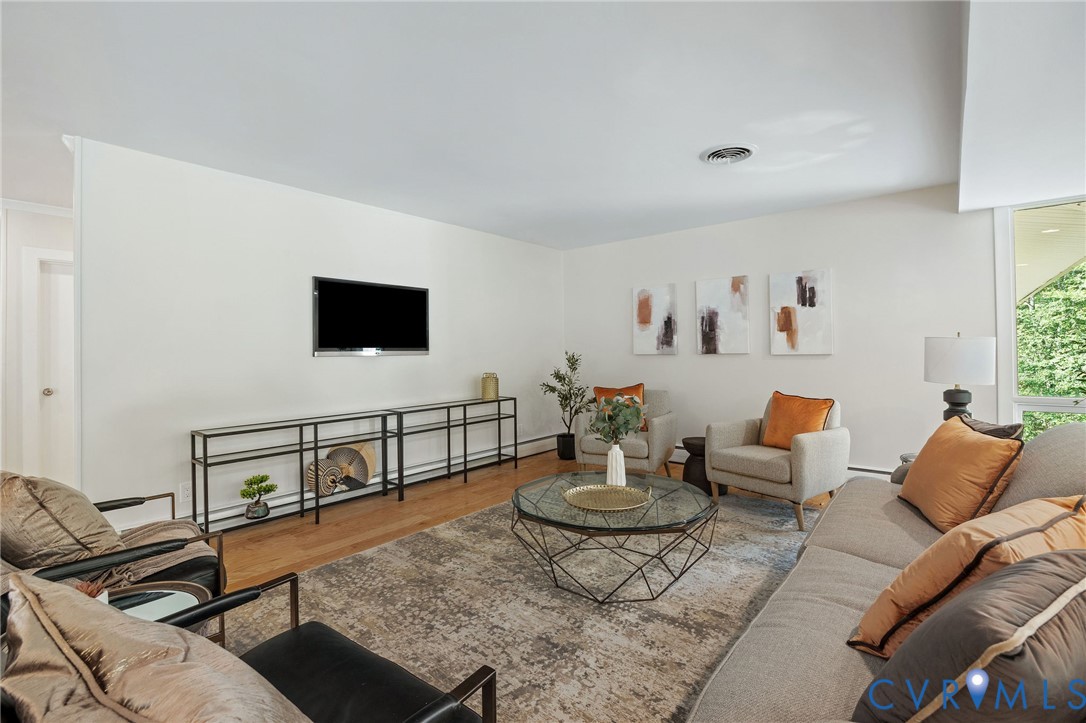 210 W Hillcrest Ave