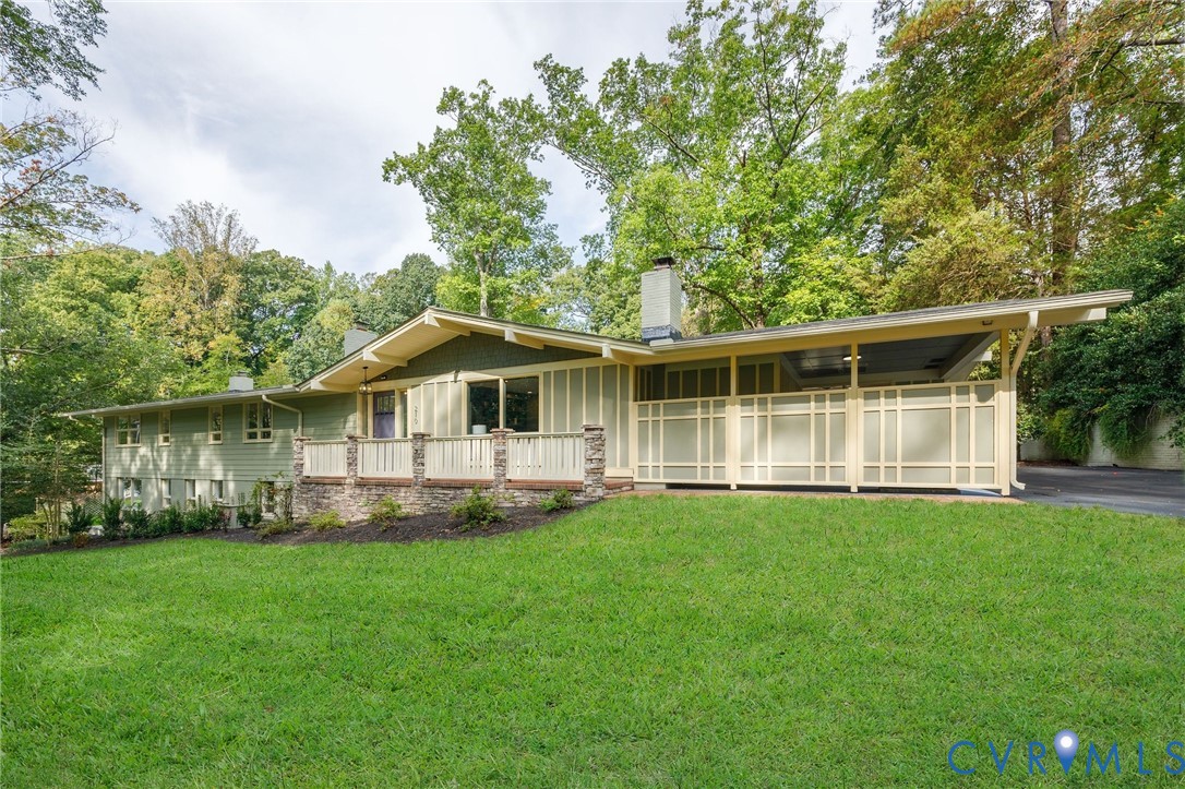 210 W Hillcrest Ave