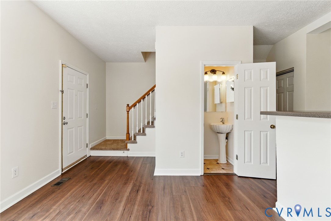 2716 Goyne Loop