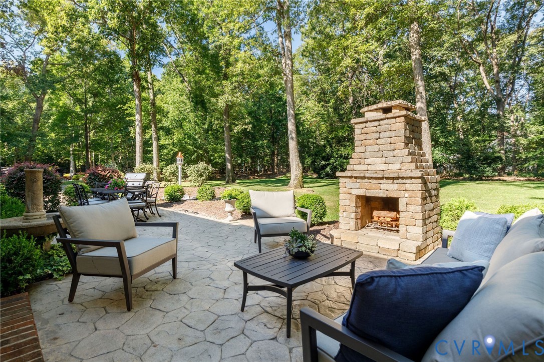 2100 Heathland Dr