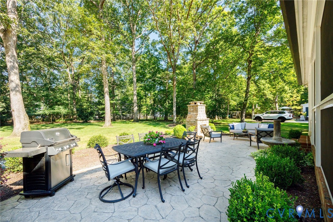 2100 Heathland Dr