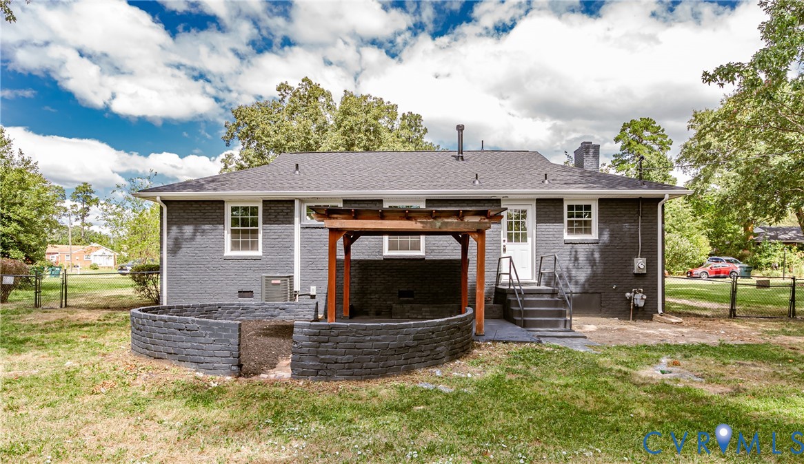 8215 Reinland Dr
