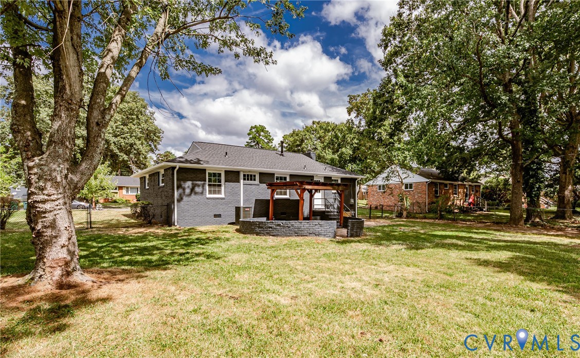 8215 Reinland Dr