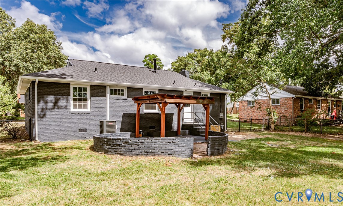 8215 Reinland Dr