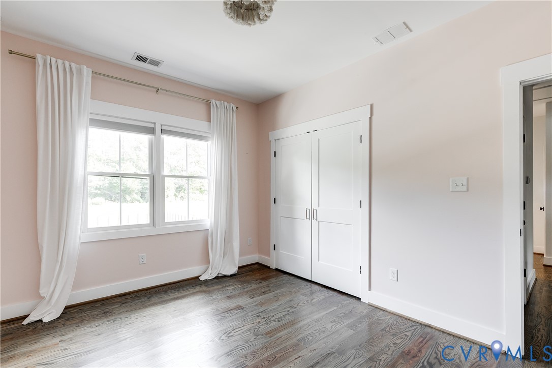 311 Berwickshire Dr