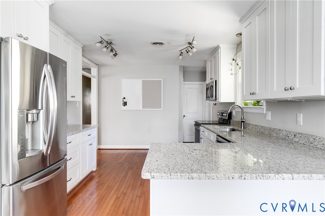 8354 W Weyburn