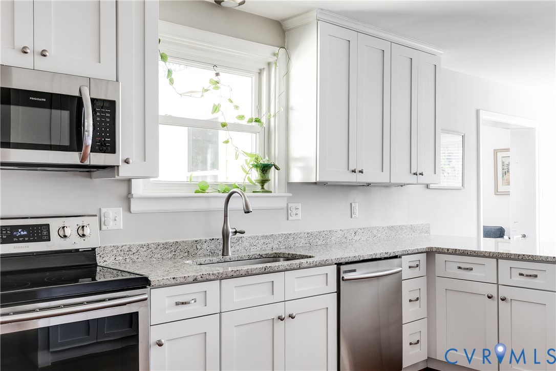 8354 W Weyburn