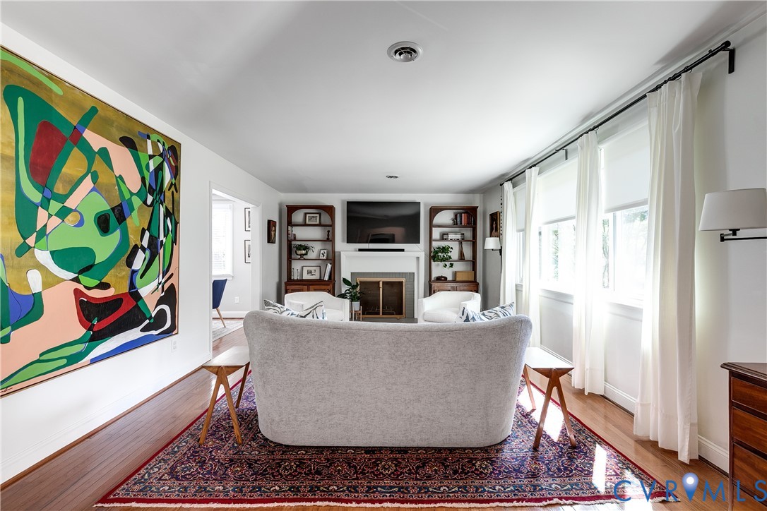 8354 W Weyburn