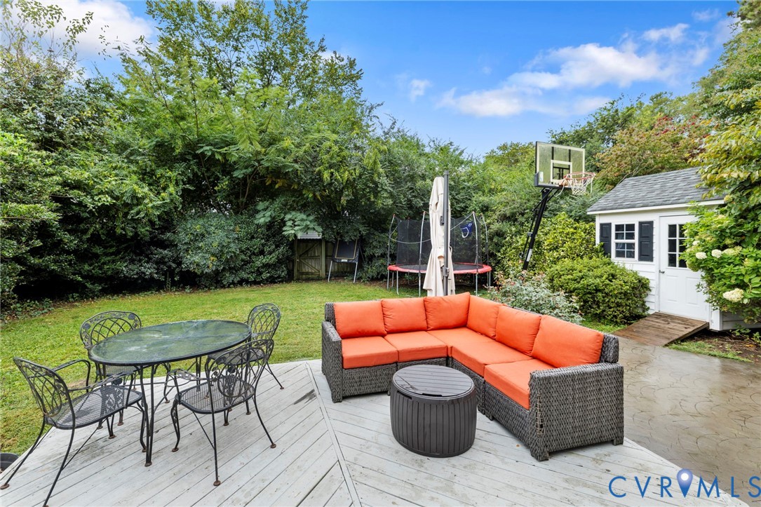 4615 Leonard Pky
