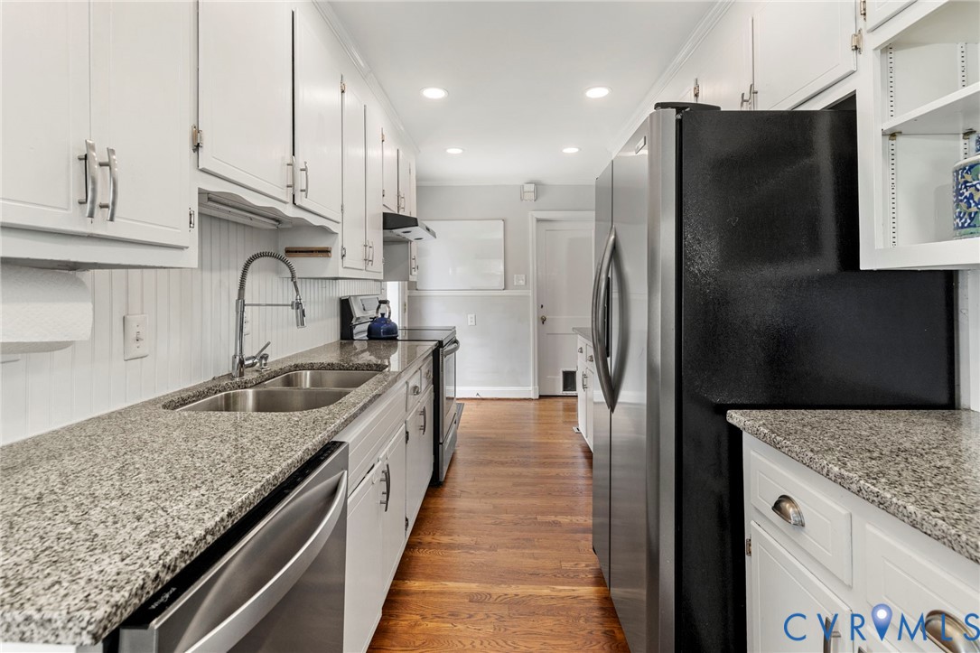 4615 Leonard Pky