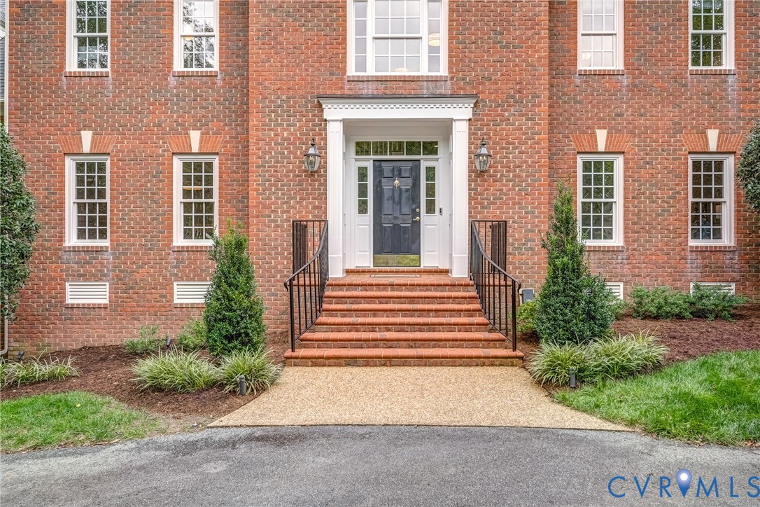 209 Arrowview Ct