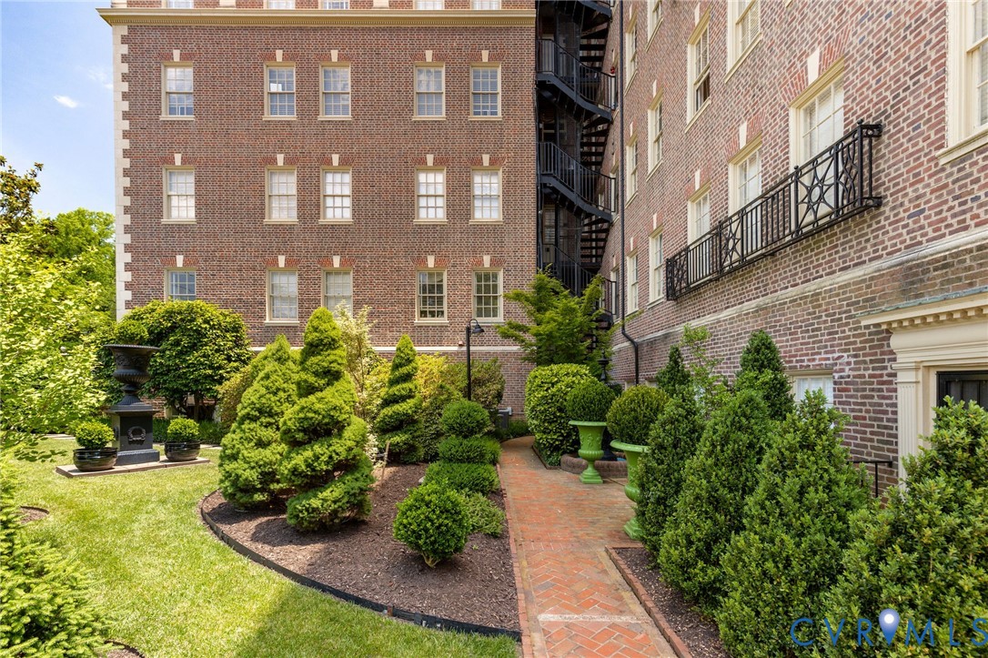 5621 Cary Street Rd Unit#U300