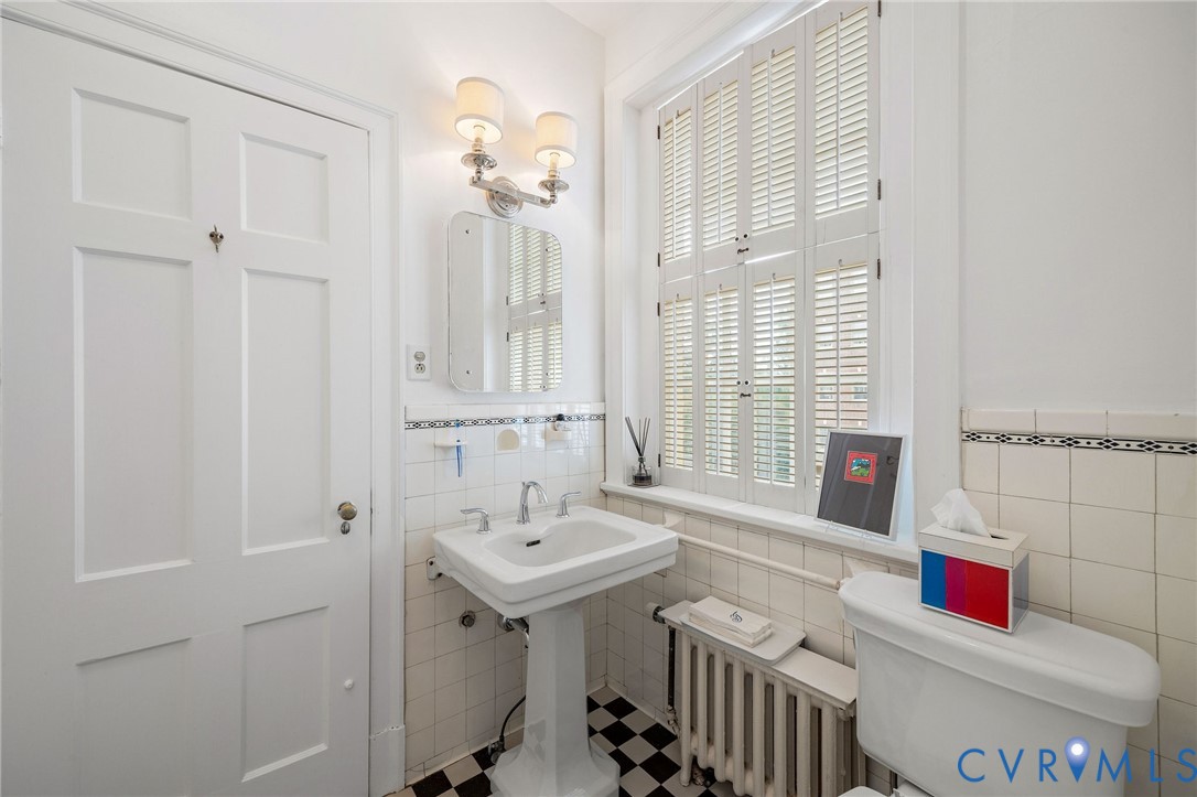 5621 Cary Street Rd Unit#U300