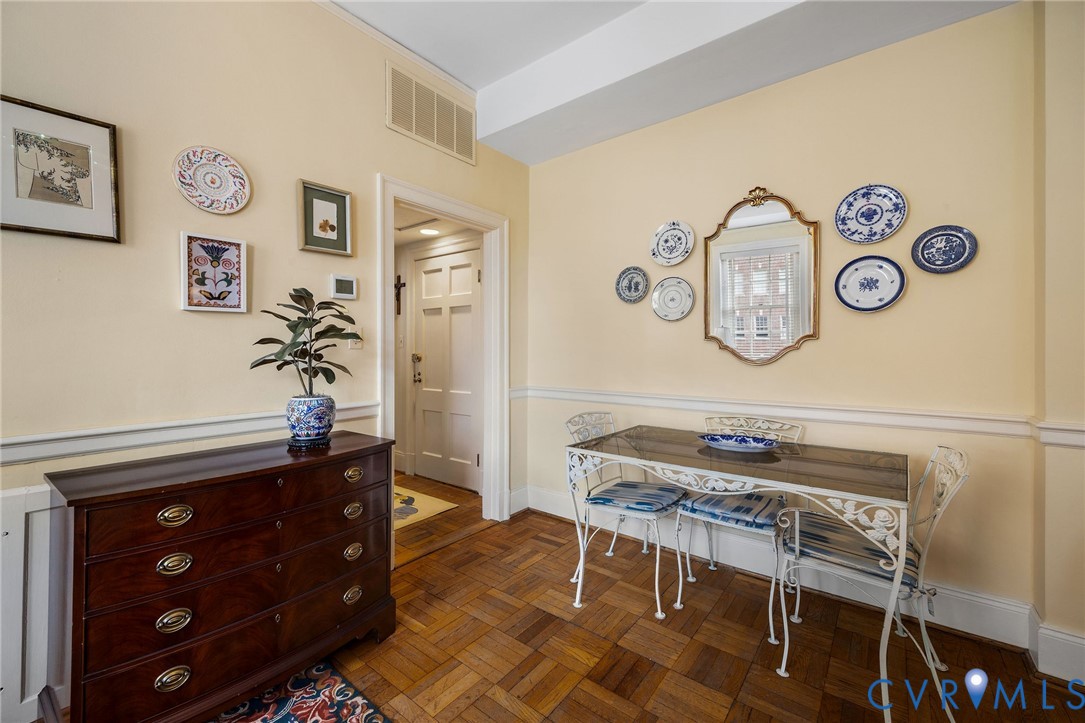 5621 Cary Street Rd Unit#U300