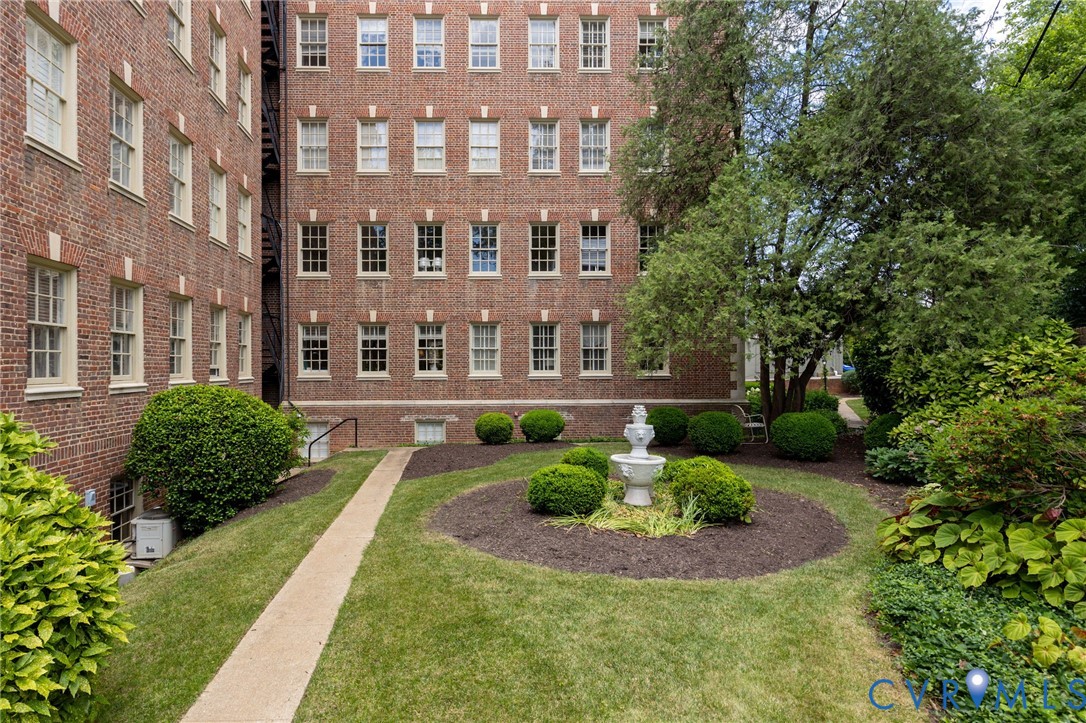 5621 Cary Street Rd Unit#U300