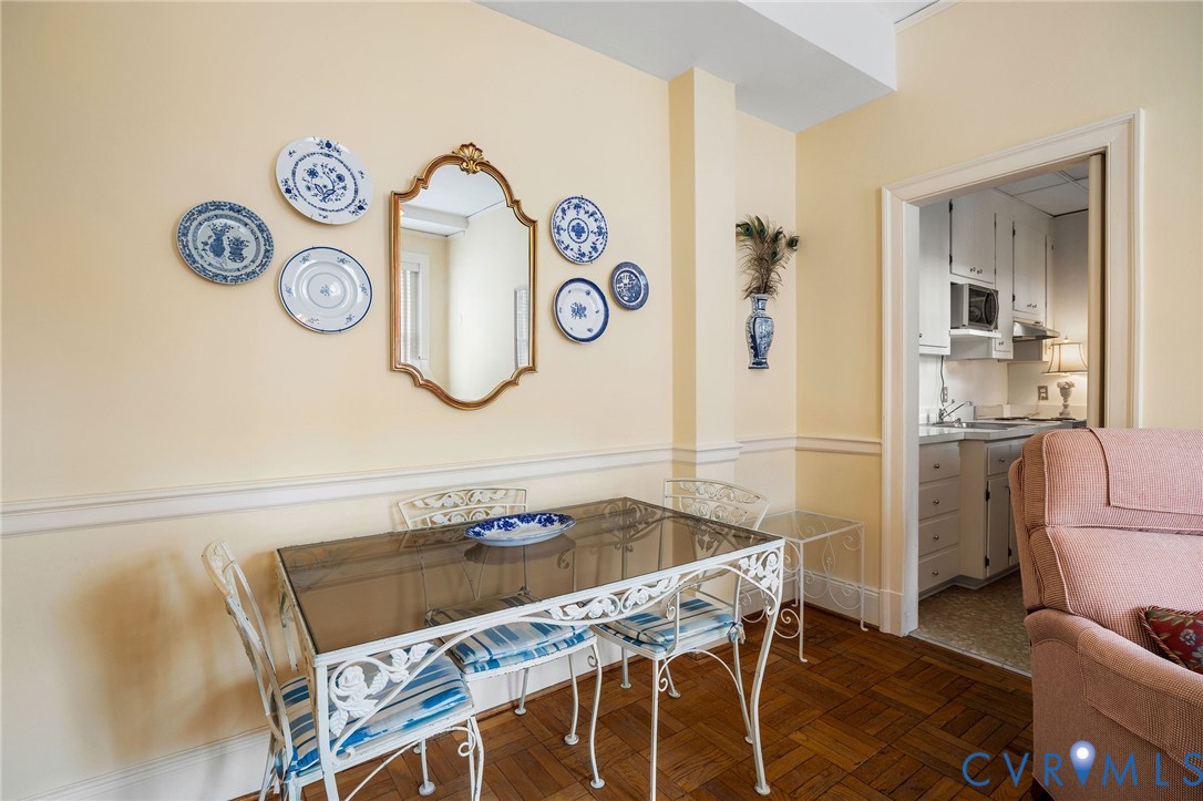 5621 Cary Street Rd Unit#U300