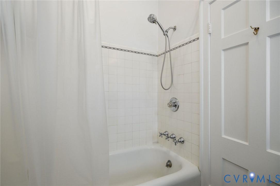 5621 Cary Street Rd Unit#U300