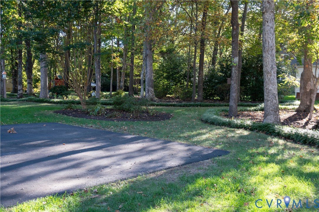 1722 Cloister Dr