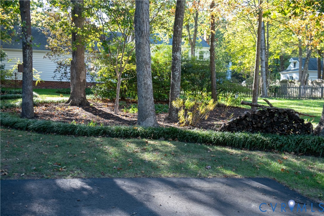 1722 Cloister Dr