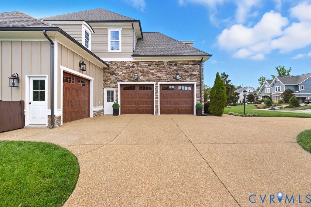 2200 Hannington Mews