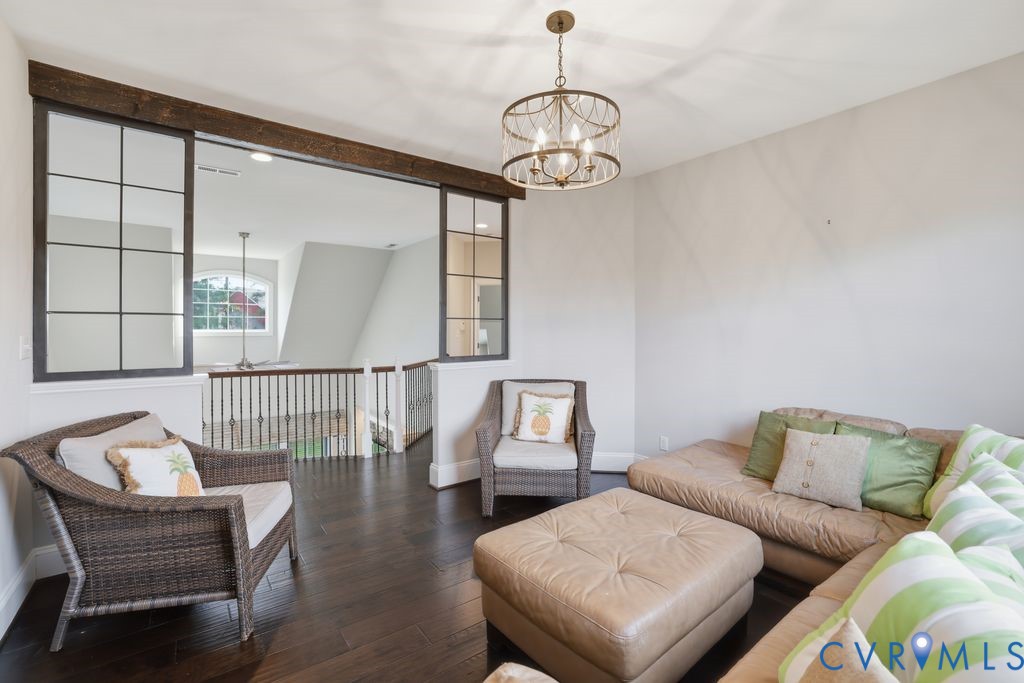 2200 Hannington Mews