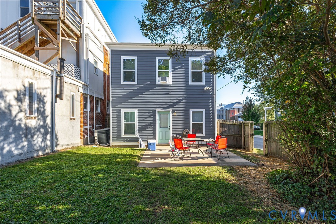 1325 Porter St