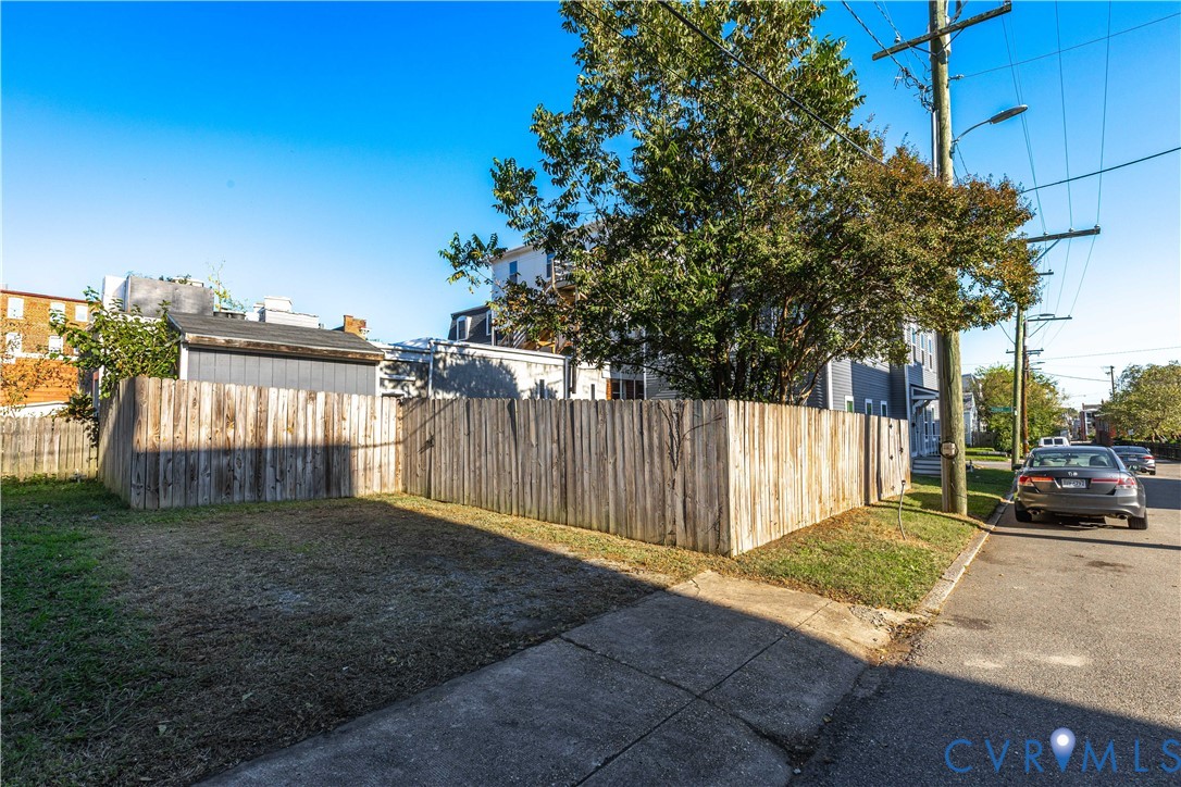 1325 Porter St