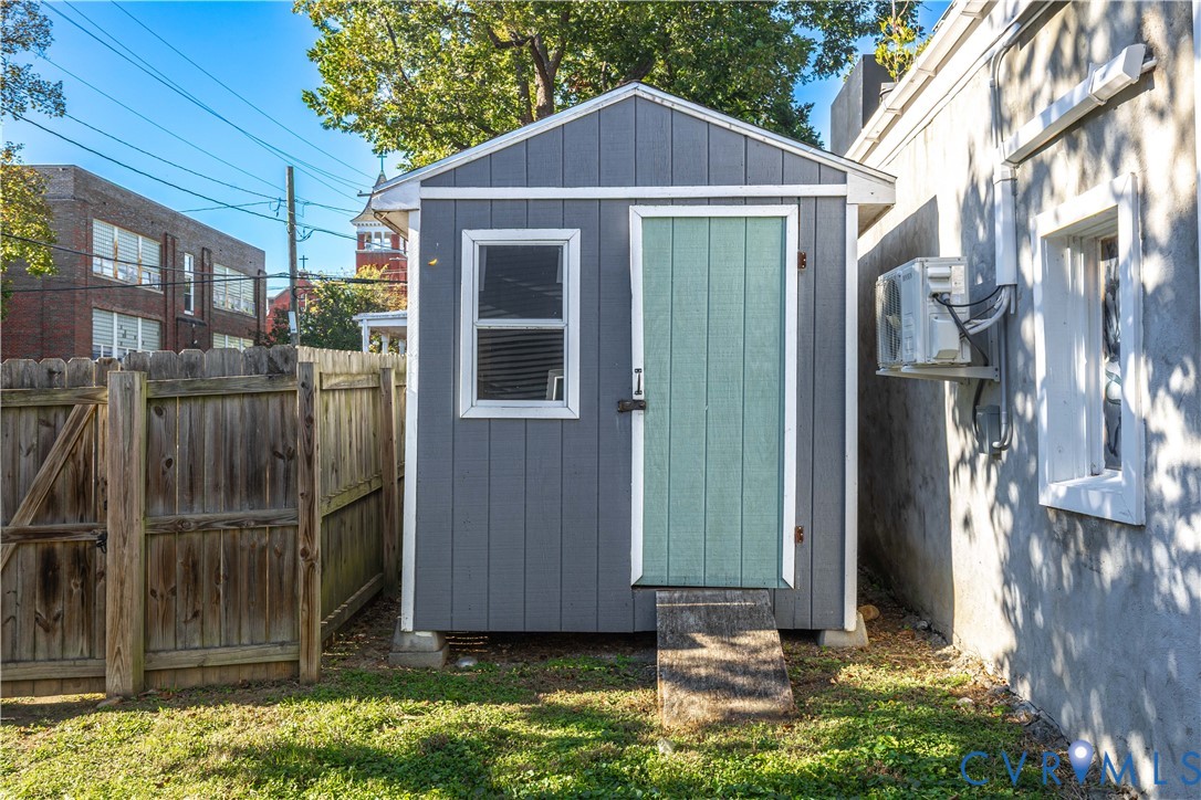 1325 Porter St