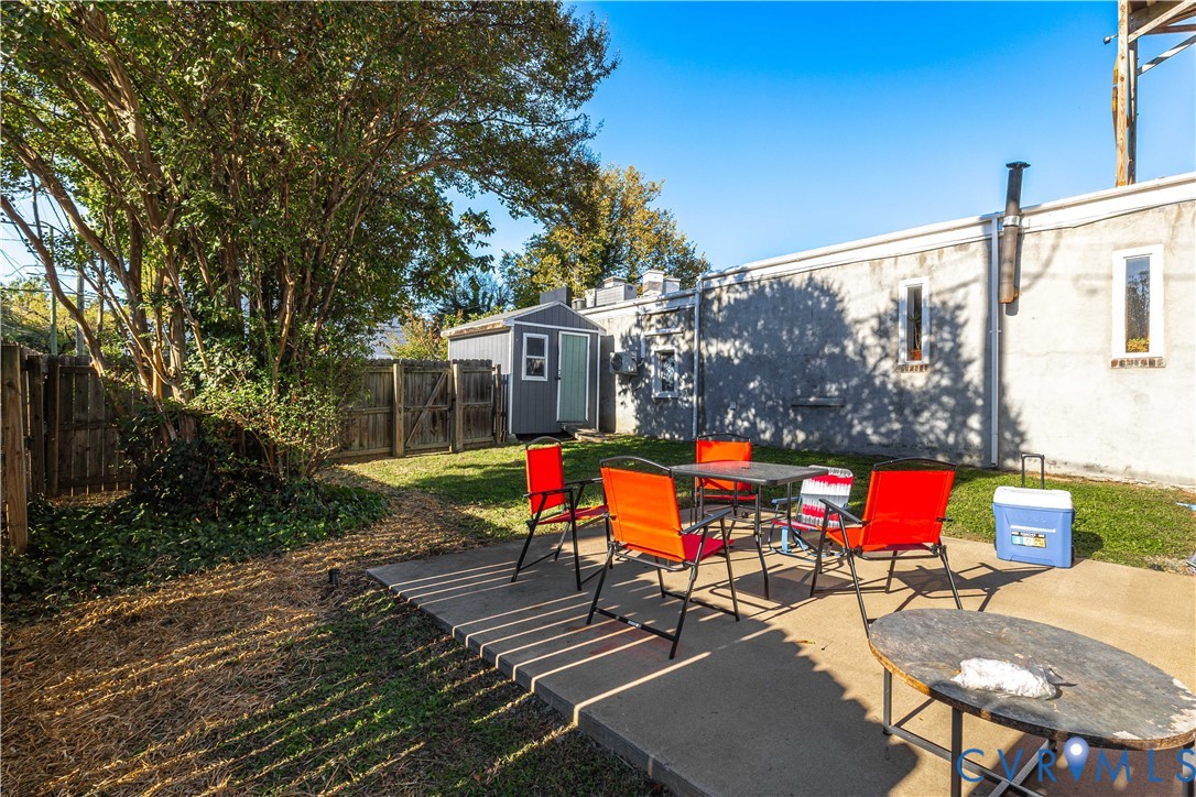 1325 Porter St