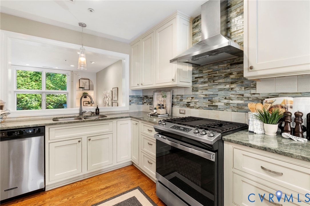 14 Old Canal Rd