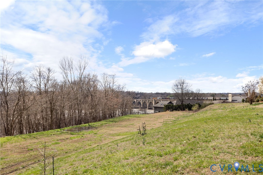 14 Old Canal Rd