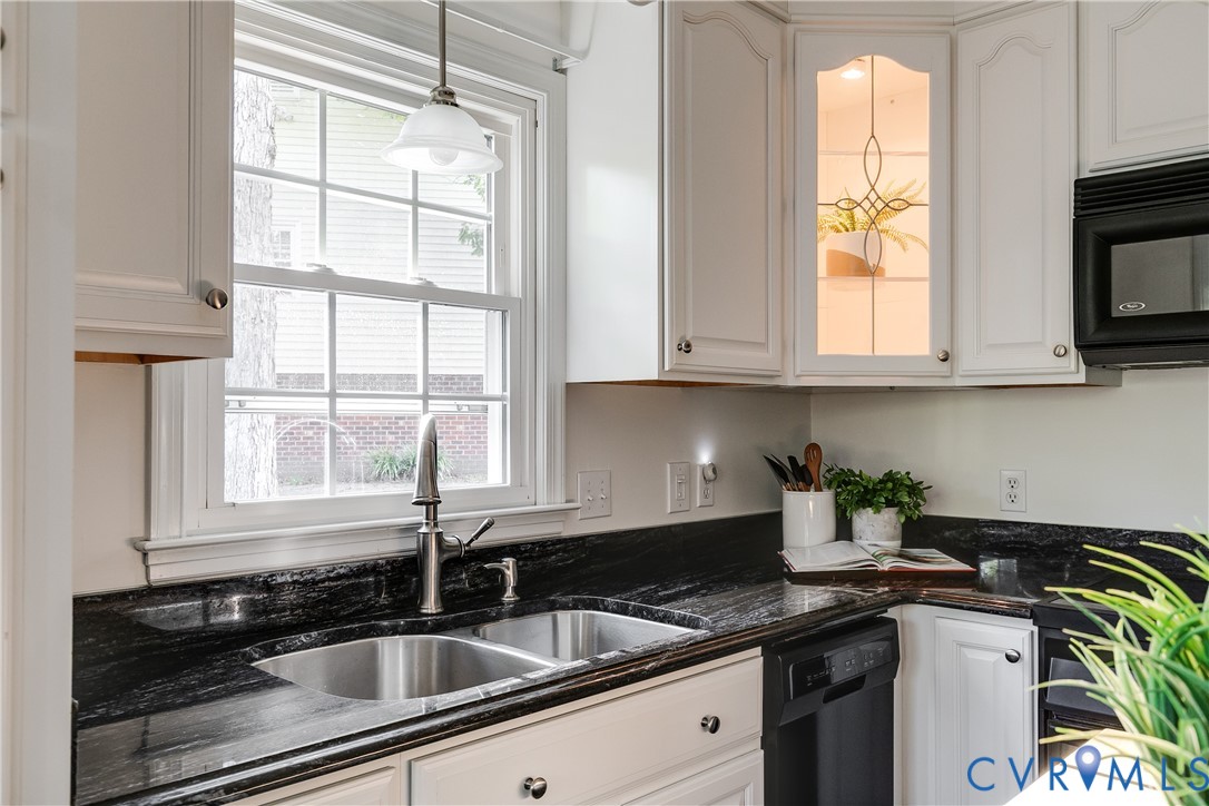 11200 Lady Slipper Ln