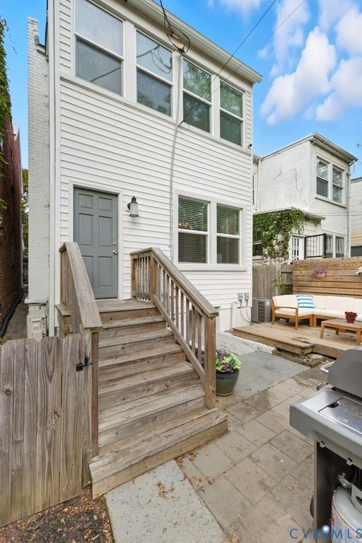 2327 Maplewood Ave