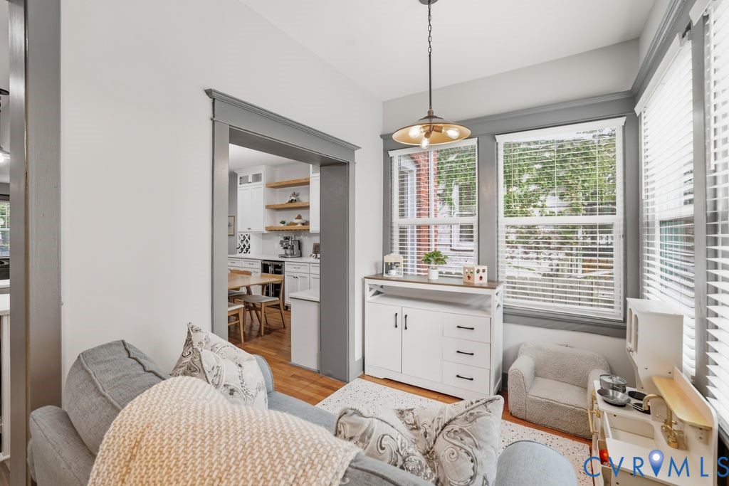 2327 Maplewood Ave