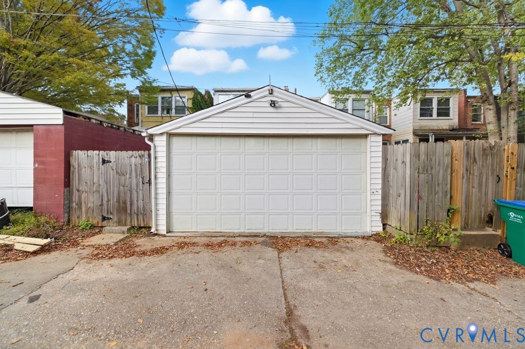2327 Maplewood Ave