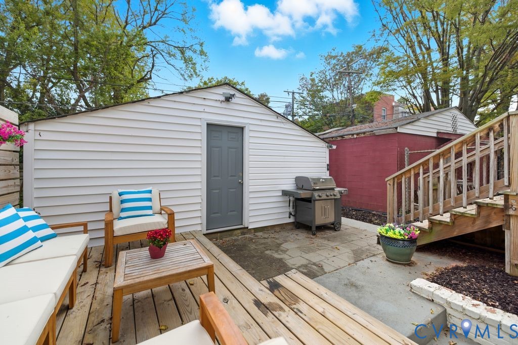 2327 Maplewood Ave