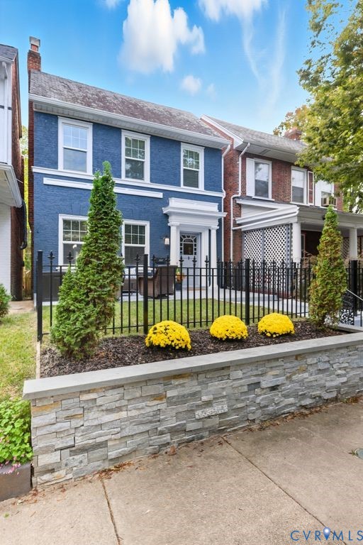 2327 Maplewood Ave