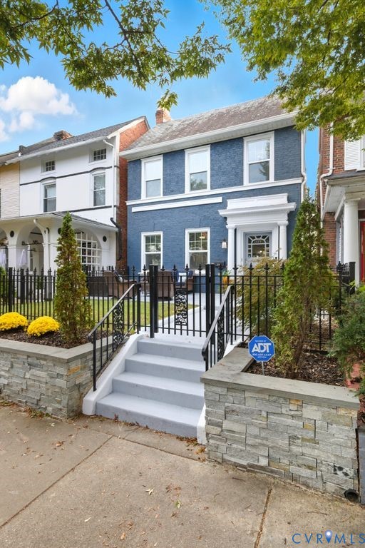 2327 Maplewood Ave