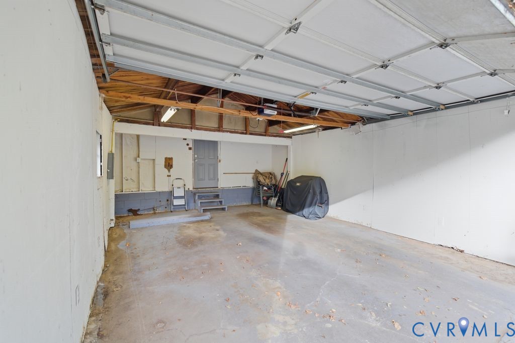 2327 Maplewood Ave