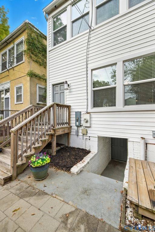 2327 Maplewood Ave