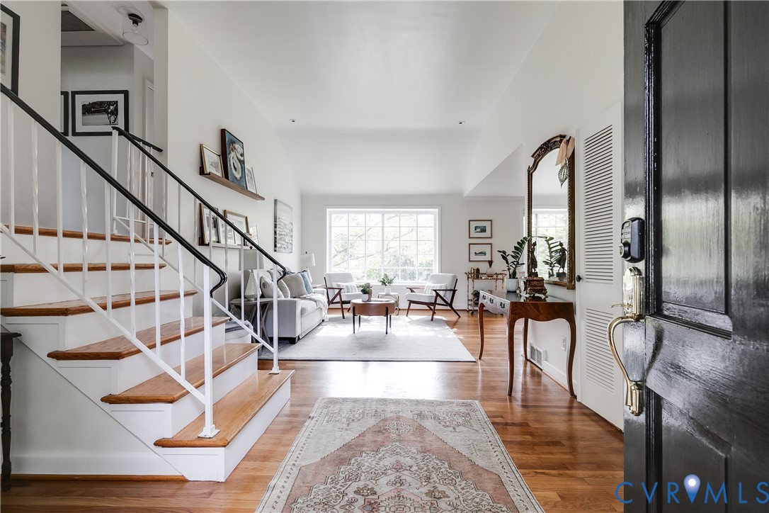 7311 Durwood Cres