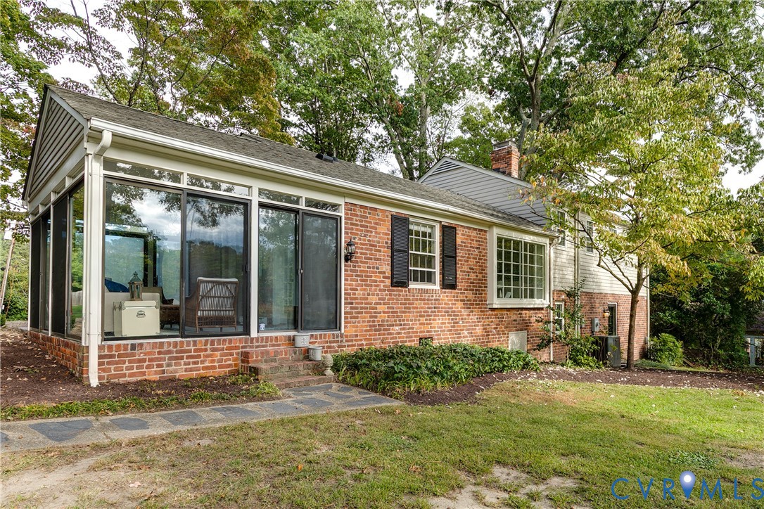 7311 Durwood Cres
