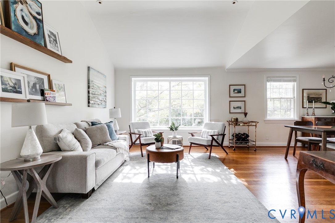 7311 Durwood Cres