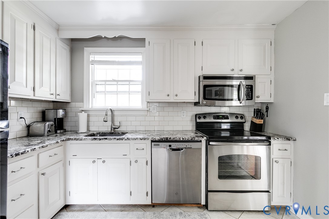 7311 Durwood Cres