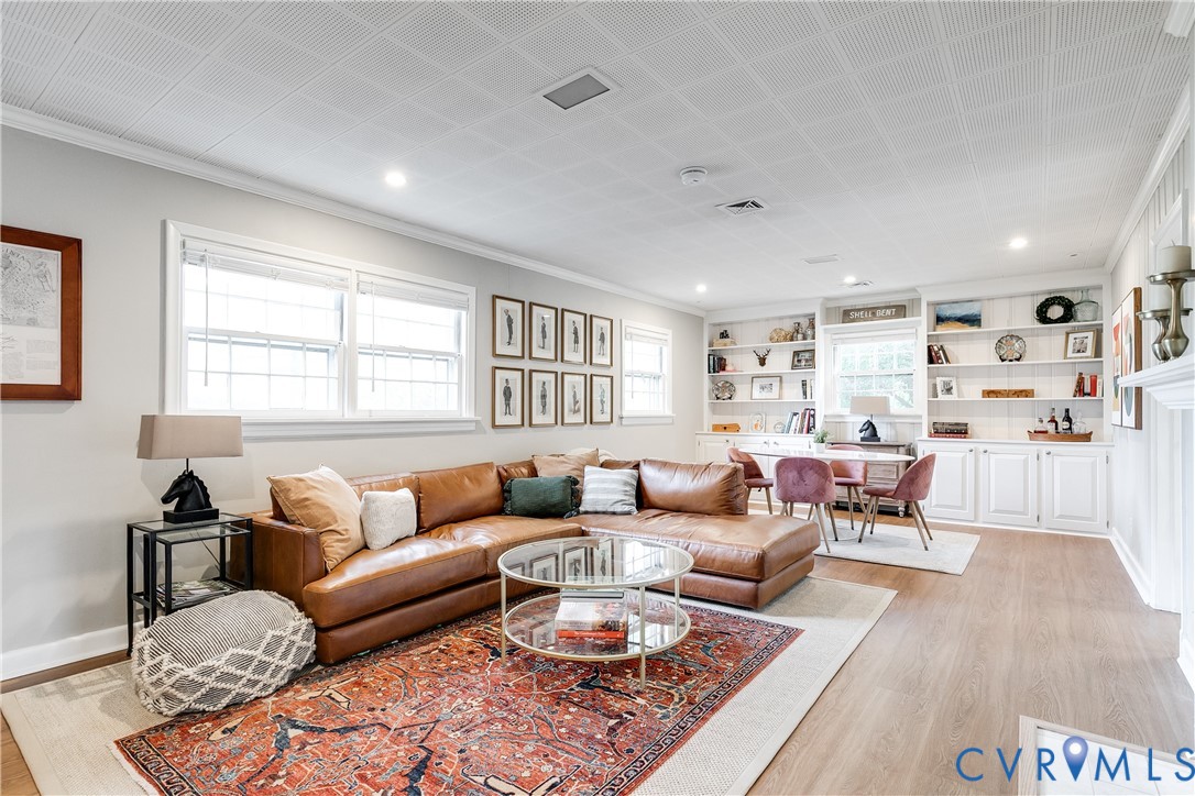 7311 Durwood Cres