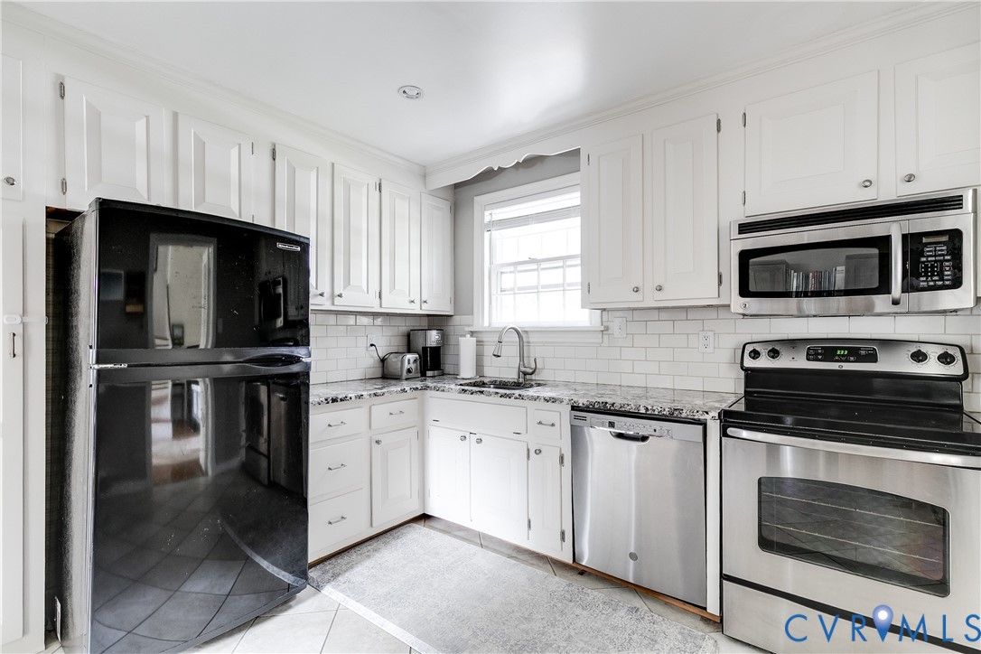 7311 Durwood Cres